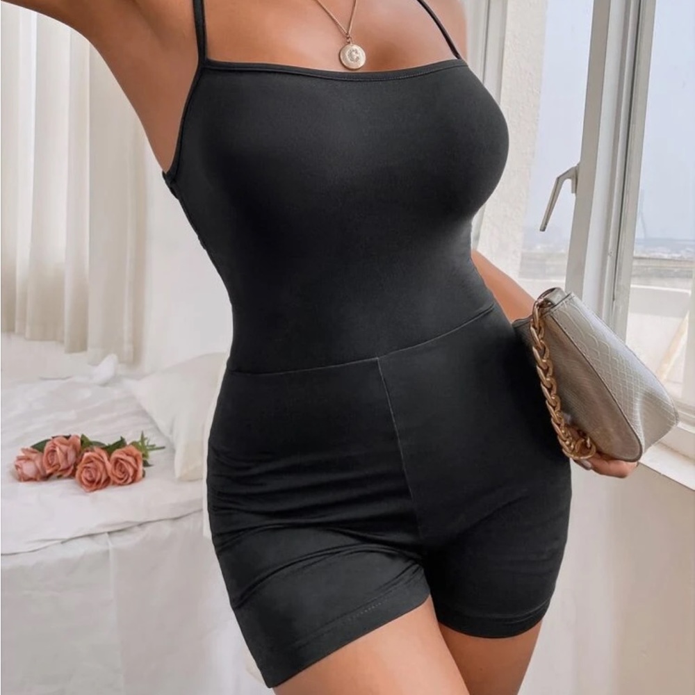 ❤️ Black Lace-Up Back Bodysuit